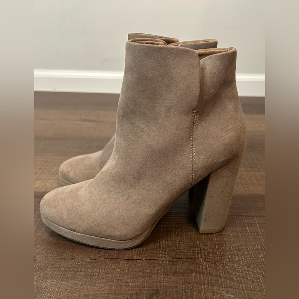 Lauren Conrad Women's Taupe Souffle Memory Foam Faux Suede High Heel Boots Sz 7